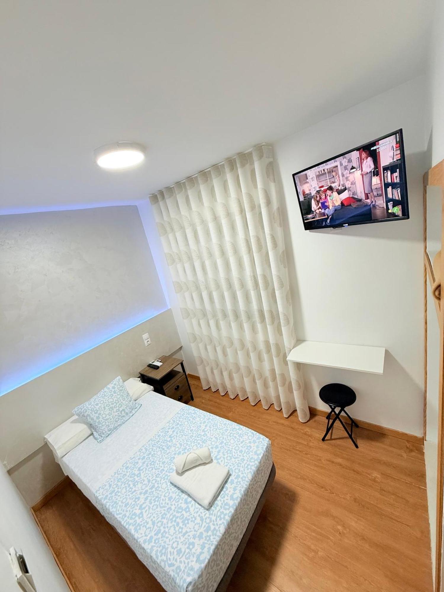 Hostal Quinta Santillan San Fernando De Henares Luaran gambar